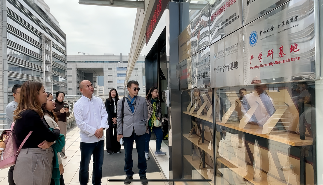 泰國高校參訪團到訪海睿科技參觀交流 (2).png 泰國高校參訪團到訪海睿科技參觀交流 (2).png