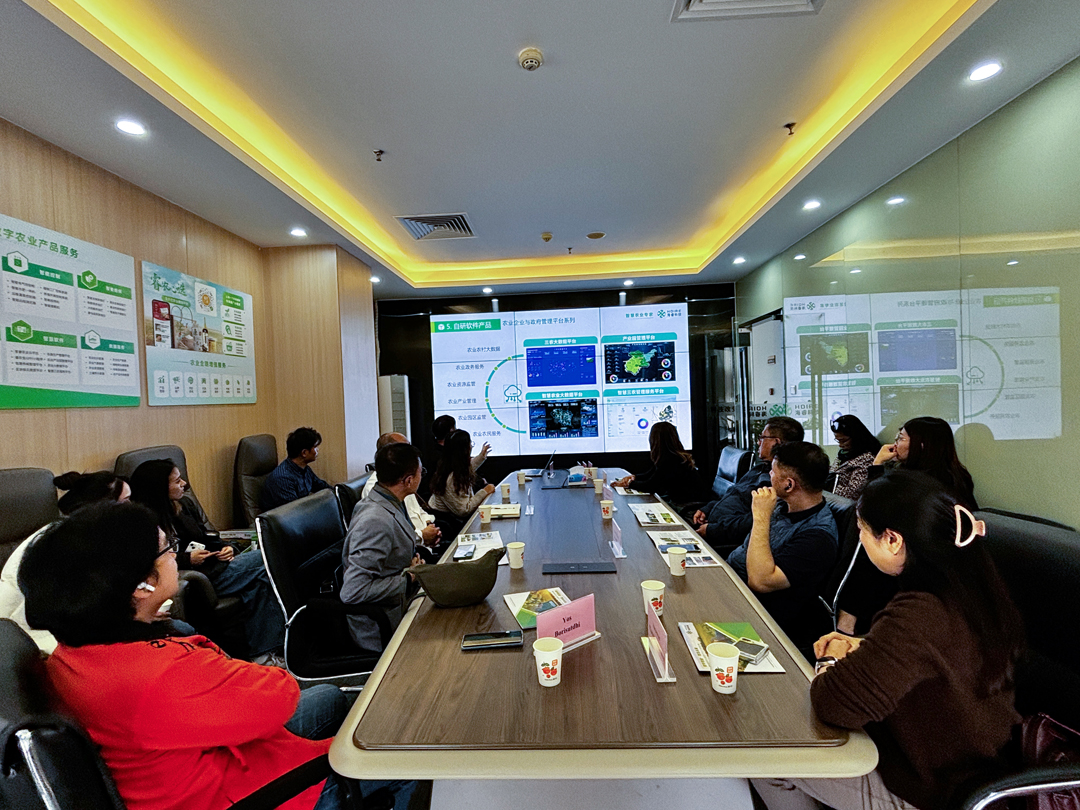 泰國高校參訪團到訪海睿科技參觀交流 (1).jpg 泰國高校參訪團到訪海睿科技參觀交流 (1).jpg