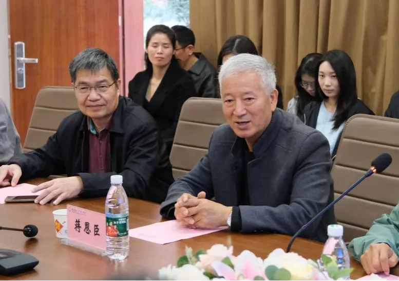 華珠舉行人工智能學院科技小院揭牌儀式4.png 華珠舉行人工智能學院科技小院揭牌儀式4.png