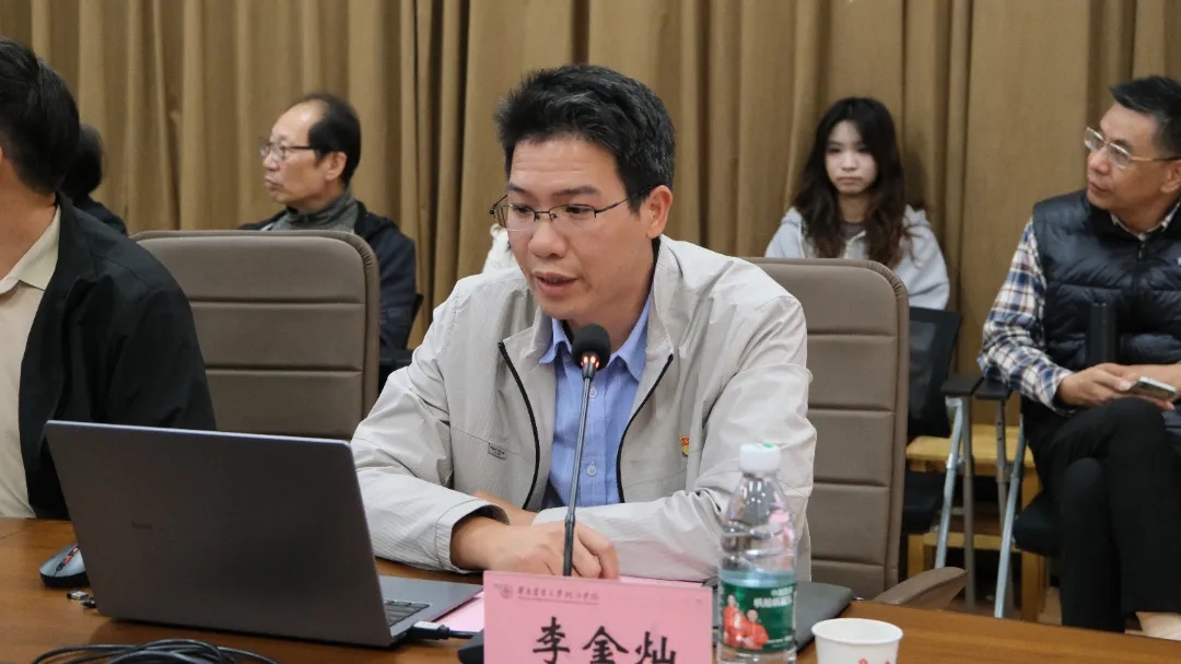 華珠舉行人工智能學院科技小院揭牌儀式8.jpg 華珠舉行人工智能學院科技小院揭牌儀式8.jpg